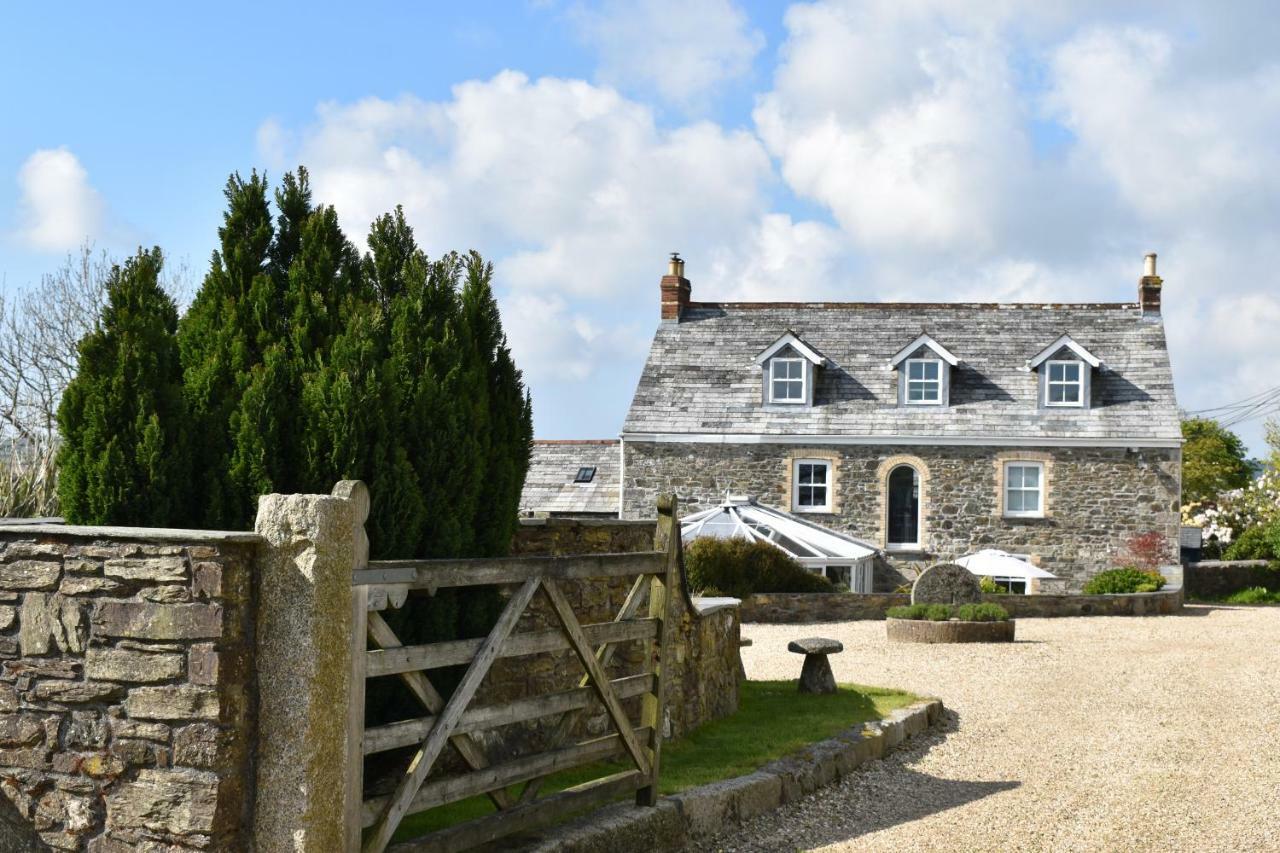 Treveighan Farmhouse Saint Teath Exteriör bild